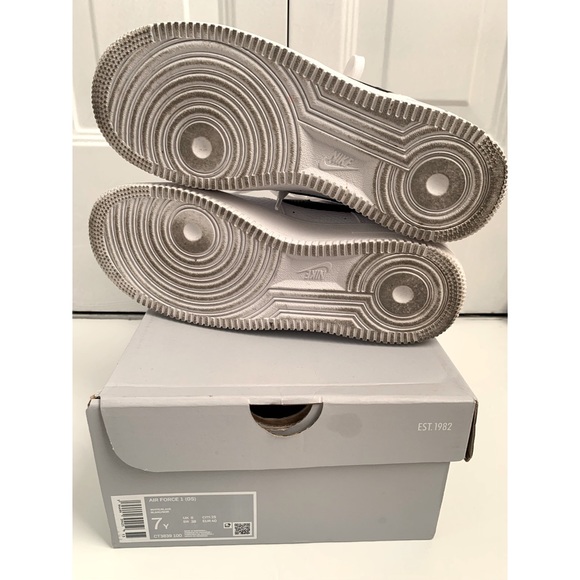 Boys Air Force 1’s (GS) - Picture 6 of 6